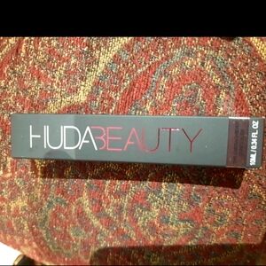 NIB HUDA BEAUTY HUDABEAUTY CONCEALER COCONUT FLAKES 10ML